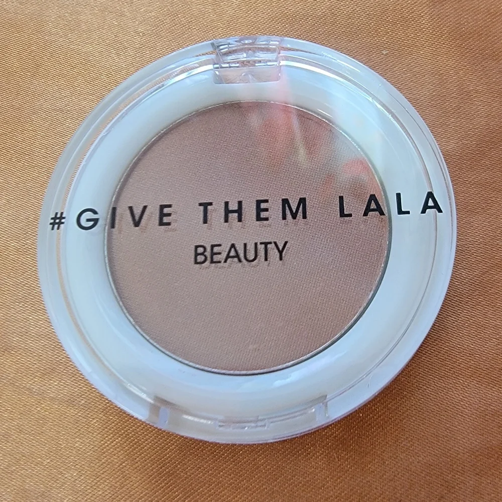 NIB Give Them Lala Bronze Powder IBIZA